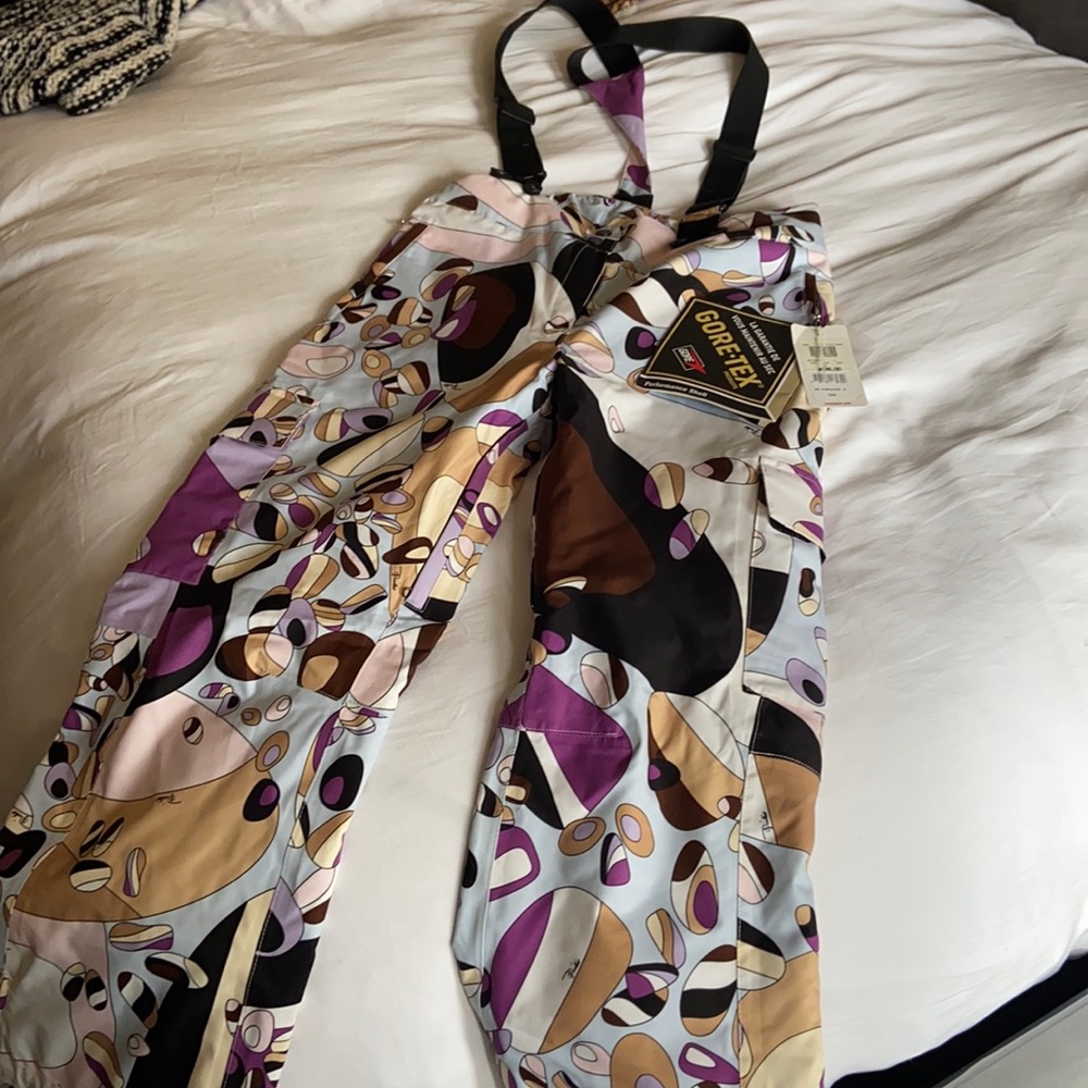 Emilio Pucci snow pants. Collectors item! 🌟